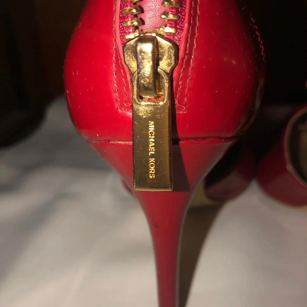 Michael Kors sophisticated michael